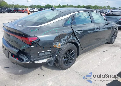 2025 Kia K5 Lxs z USA, uszkodzony, nr VIN KNAG24J78S5275906